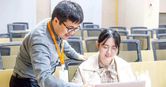 恋爱学历重要性解析（以导师精选，揭开恋爱中学历的真正作用）