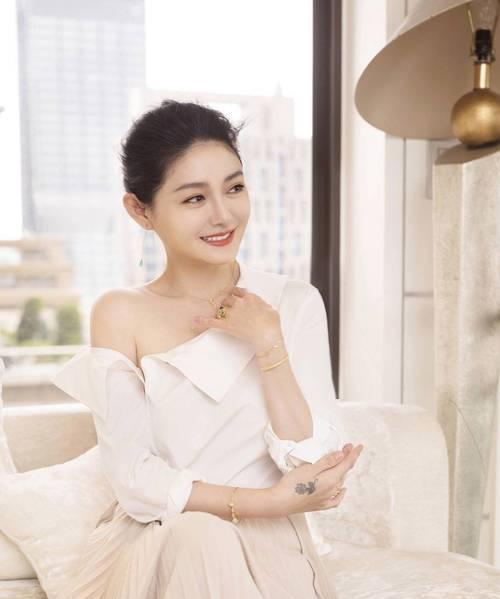 婚姻与出轨（婚后出轨是否构成违法行为？如何面对婚姻背叛？）