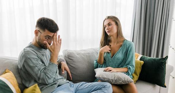 处理爱人出轨的正确方式（如何挽救关系？一步步指导）