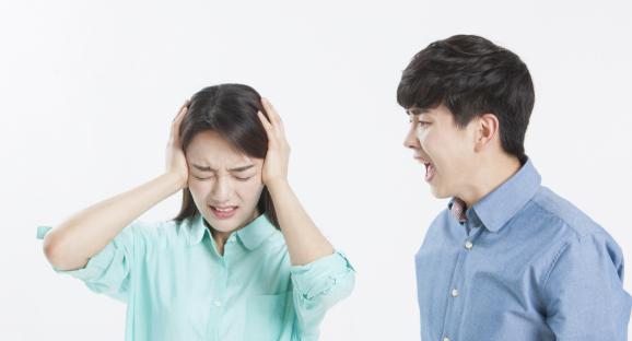 女人为何难以摆脱情感空窗期？（探究女性情感困境的原因及解决方法）