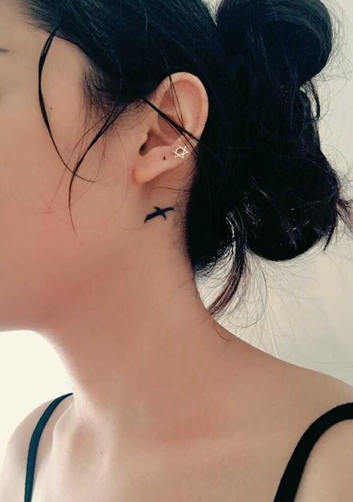 女生纹身的魅力（探究女性纹身的社会认知与审美趋势）