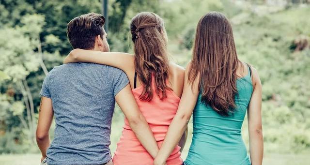 抓狂的婚姻男人行为（15个让女人无法忍受的男人行为，掌握这些，女人再也不用忍受抓狂）