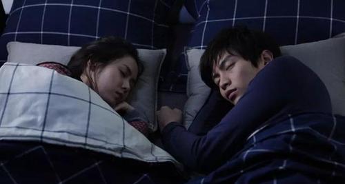 女友发现我曾有过婚史，我该如何面对？（隐瞒婚史成为感情的拦路虎，如何化解尴尬局面？）