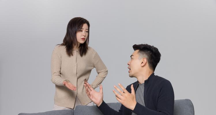 异地女友出轨，如何应对？（面对新欢的诱惑，这些方法能帮你化解危机）