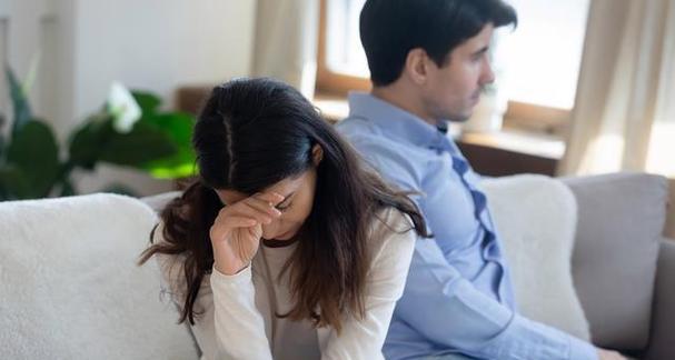两地分居夫妻的感情提升之道（如何让距离不再是问题）