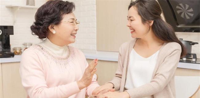 婆媳同住（探讨婆媳同住的优劣之处，如何解决家庭矛盾与情感沟通）