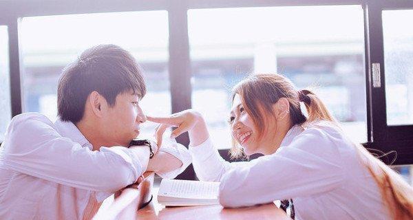 内向男生的约会技巧（如何在约会中突破自我，展现魅力？）