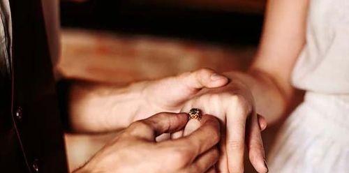 男女分手后如何挽回关系（闹分手的原因及解决方案）