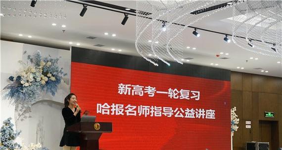 陈柏宇参加中美班情感讲座，互动频繁引热议（陈柏宇分享情感经验，引发学生深思与共鸣）