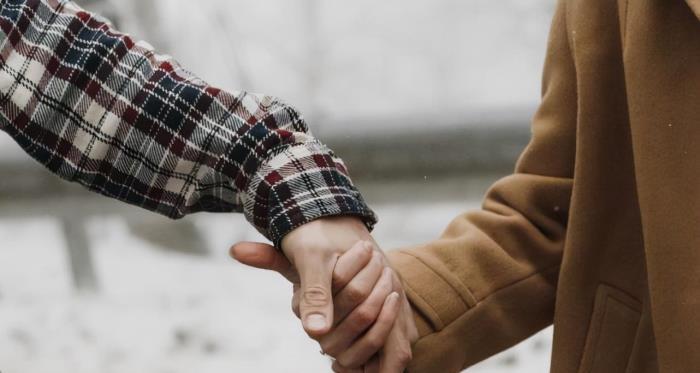 如何挽回因男友自卑而想要分手的女友？（教你化解男友自卑情绪，重拾幸福生活）