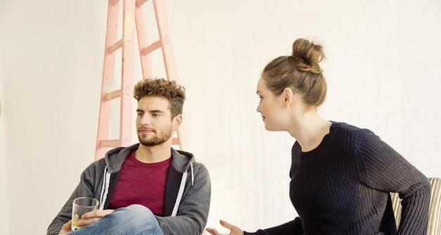 男人变心的10大征兆（揭秘男人变心前的暗示和行为，帮你提前预警）